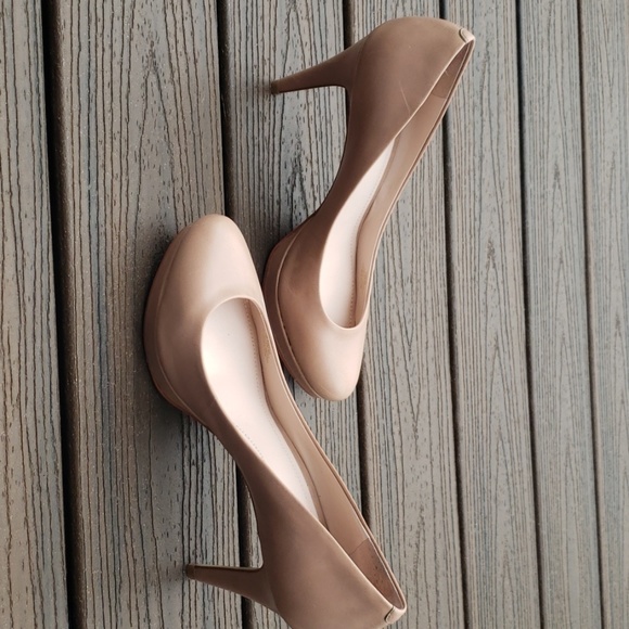 Vince Camuto Shoes - Vince Camuto Nude Heels